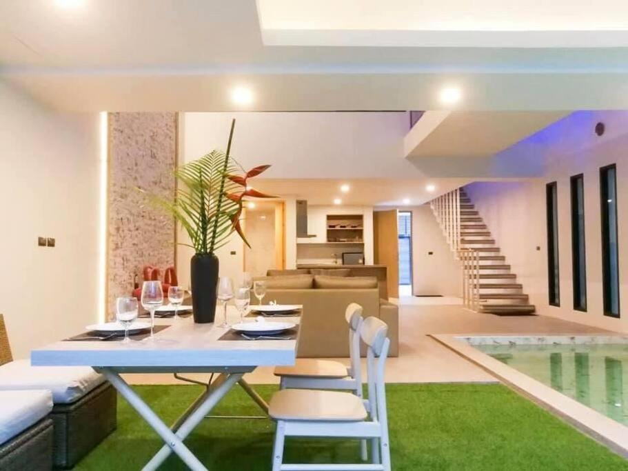 2 Bedroom Unique Indoor Pool Feriehus